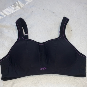 Black sports‎ bra